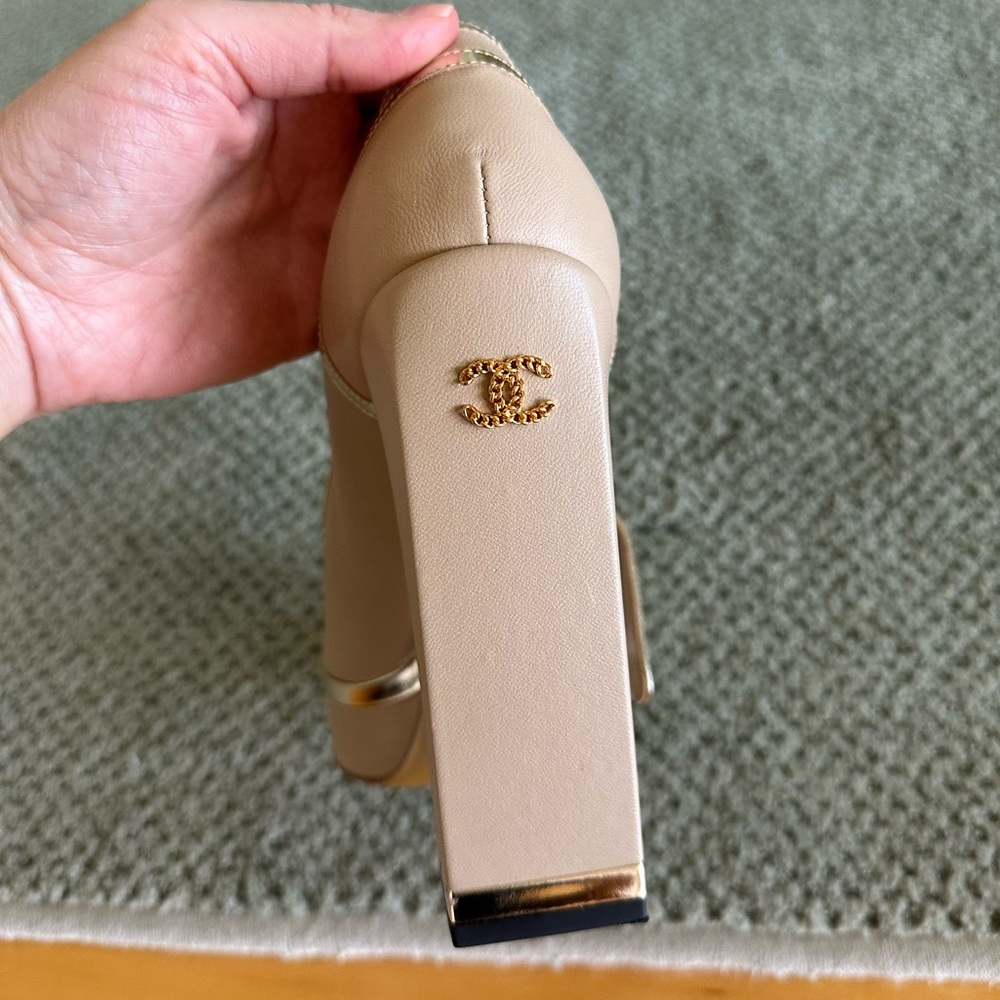 Chanel Mary Jane block heels 2019 - Picture 11 of 14